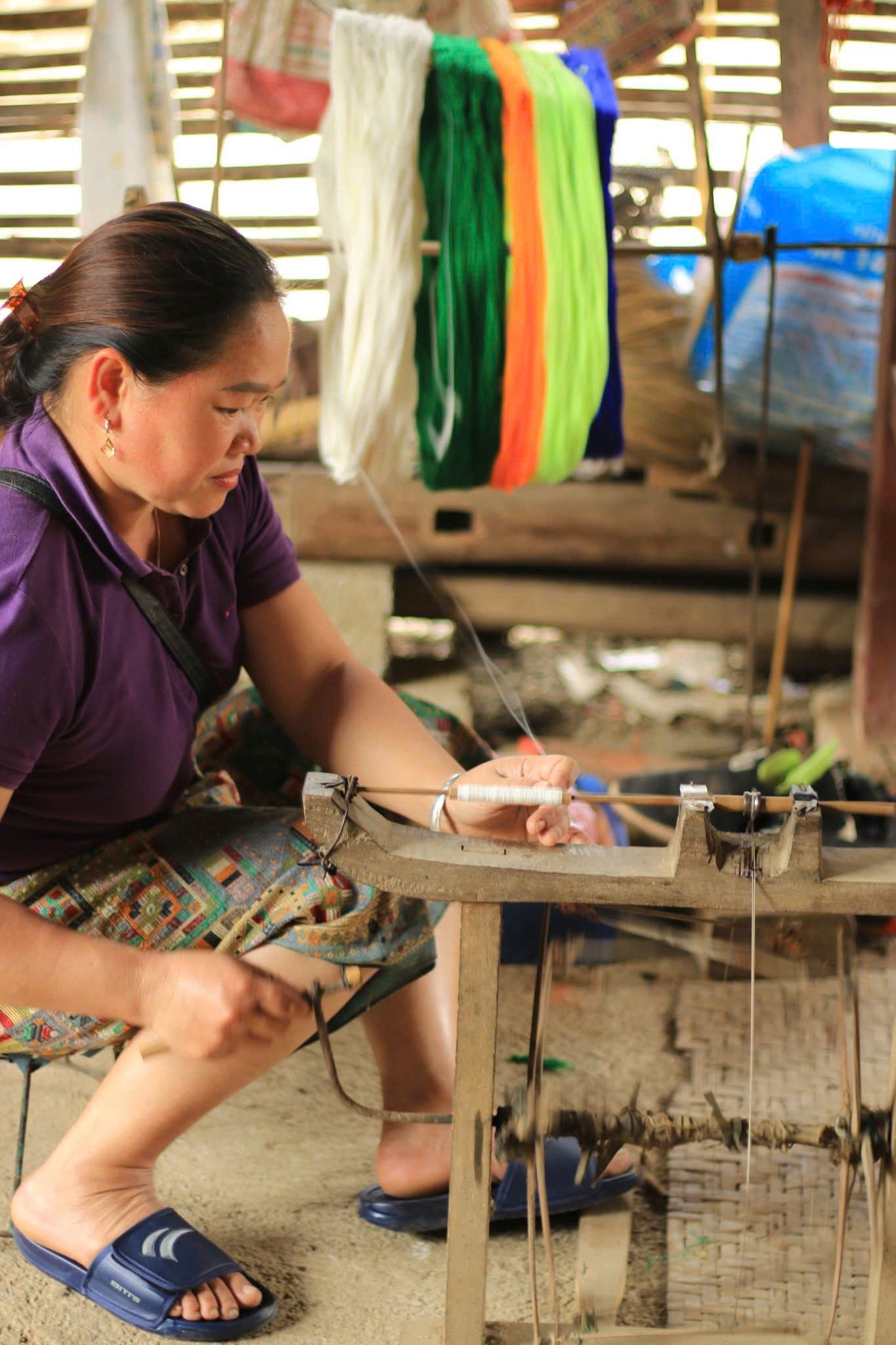 Dệt ký ức, thêu tương lai: Người Lào ở Điện Biên giữ nghề, dựng sinh kế Dệt ký ức, thêu tương lai: Người Lào ở Điện Biên giữ nghề, dựng sinh kế