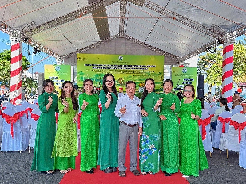 Ông Trí cho biết, hậu sáp nhập và mở rộng phân phối sang thị trường tỉnh Vĩnh Long, các sản phẩm OCOP từ Coconut Cosmetic ngày càng khẳng định vị thế, được người dân lẫn du khách đón nhận nồng nhiệt Ông Trí cho biết, hậu sáp nhập và mở rộng phân phối sang thị trường tỉnh Vĩnh Long, các sản phẩm OCOP từ Coconut Cosmetic ngày càng khẳng định vị thế, được người dân lẫn du khách đón nhận nồng nhiệt