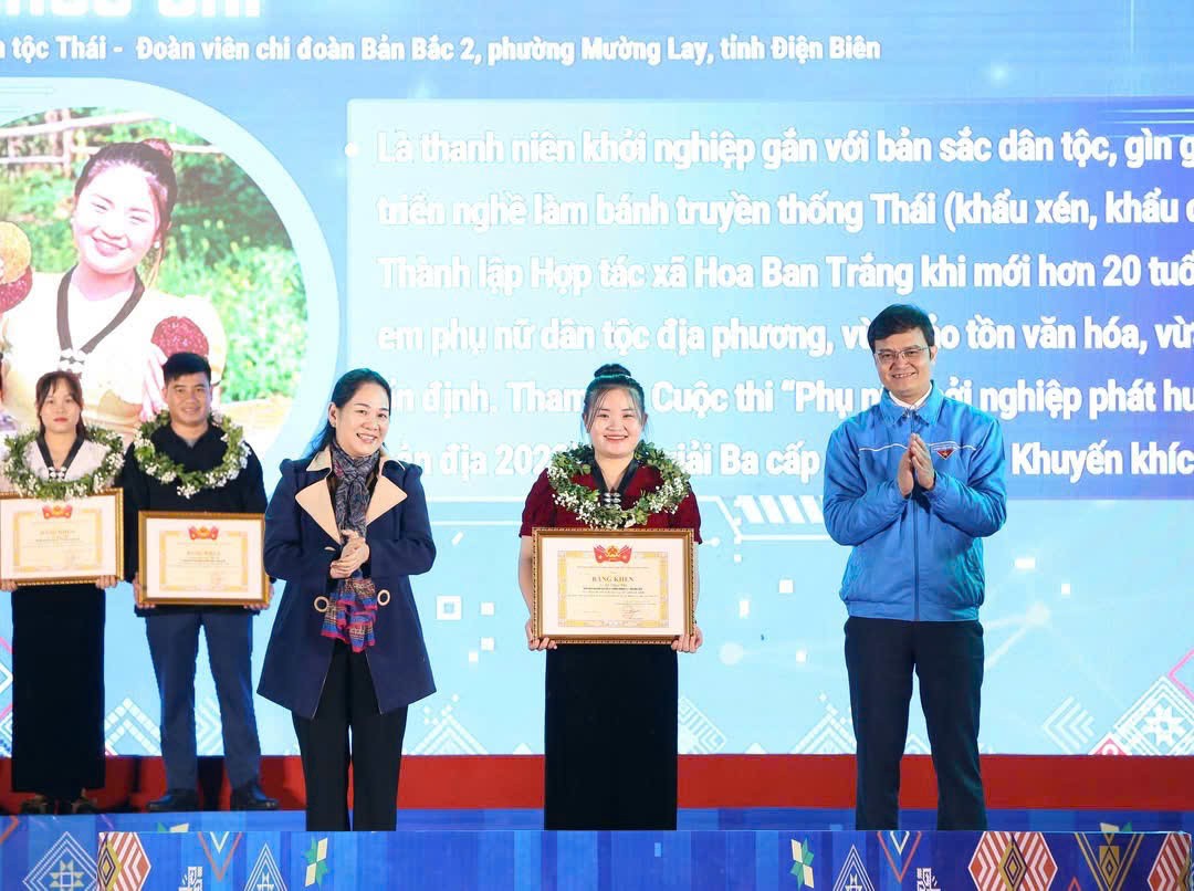 Nếp nương gói ước mơ: Gen Z người Thái dệt sinh kế từ món bánh dân tộc Nếp nương gói ước mơ: Gen Z người Thái dệt sinh kế từ món bánh dân tộc