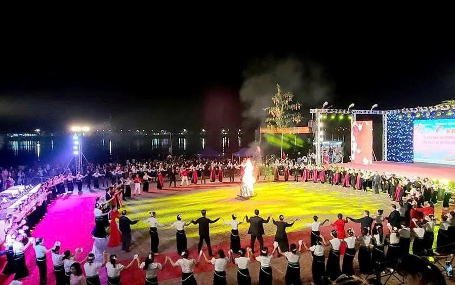 10.000 bàn tay nối liền: Kỷ lục Việt Nam từ trái tim Tây Bắc