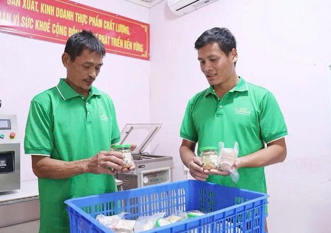 Bốn thập kỷ giữ “lửa nghề”: Câu chuyện OCOP của thịt chua suối Sỏi