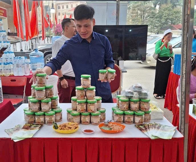 Bốn thập kỷ giữ “lửa nghề”: Câu chuyện OCOP của thịt chua suối Sỏi