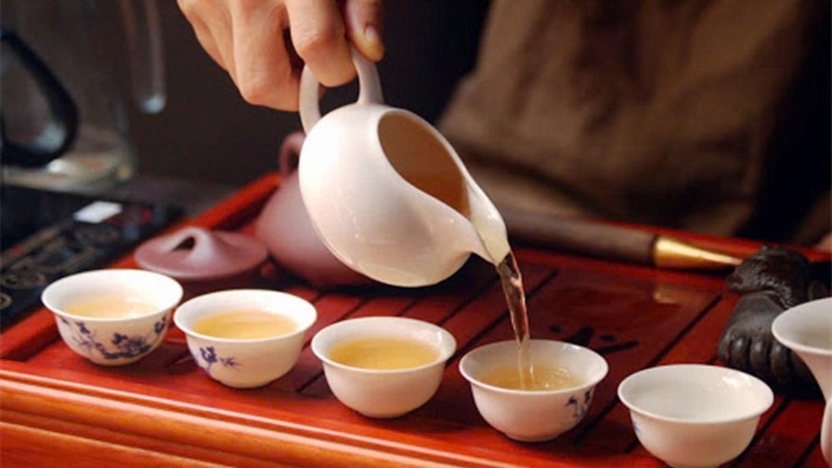 Chén trà phóng khoáng của người Việt