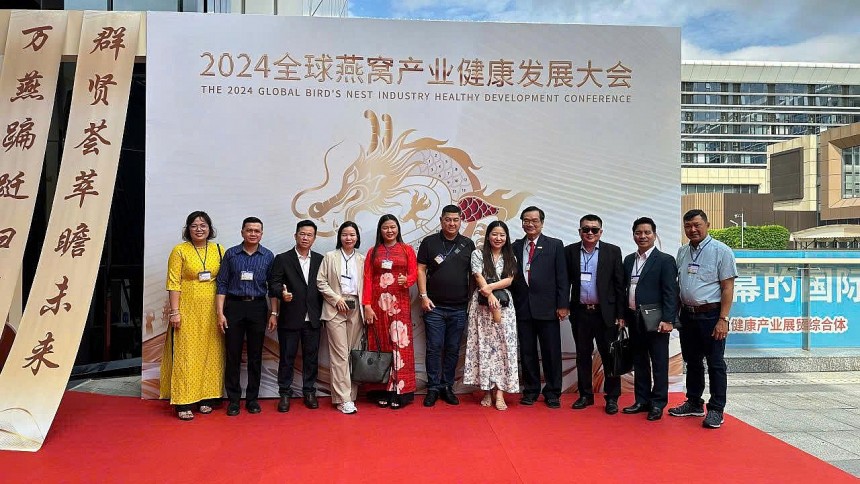 Ông Thịnh cùng các thành viên Hiệp hội Yến sào Việt Nam tham gia Hội nghị Phát triển Sức khỏe Ngành Yến sào Toàn cầu năm 2024 tại Quảng Châu, Trung Quốc Ông Thịnh cùng các thành viên Hiệp hội Yến sào Việt Nam tham gia Hội nghị Phát triển Sức khỏe Ngành Yến sào Toàn cầu năm 2024 tại Quảng Châu, Trung Quốc