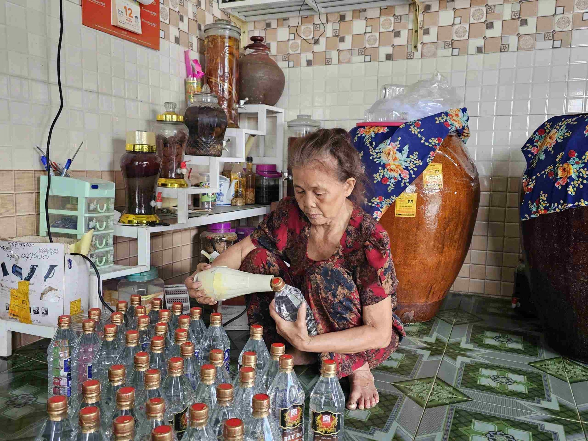 Về xứ Bàu Đá: Theo dấu men say, khám phá làng rượu trăm năm và hồn cốt của miền đất võ Về xứ Bàu Đá: Theo dấu men say, khám phá làng rượu trăm năm và hồn cốt của miền đất võ