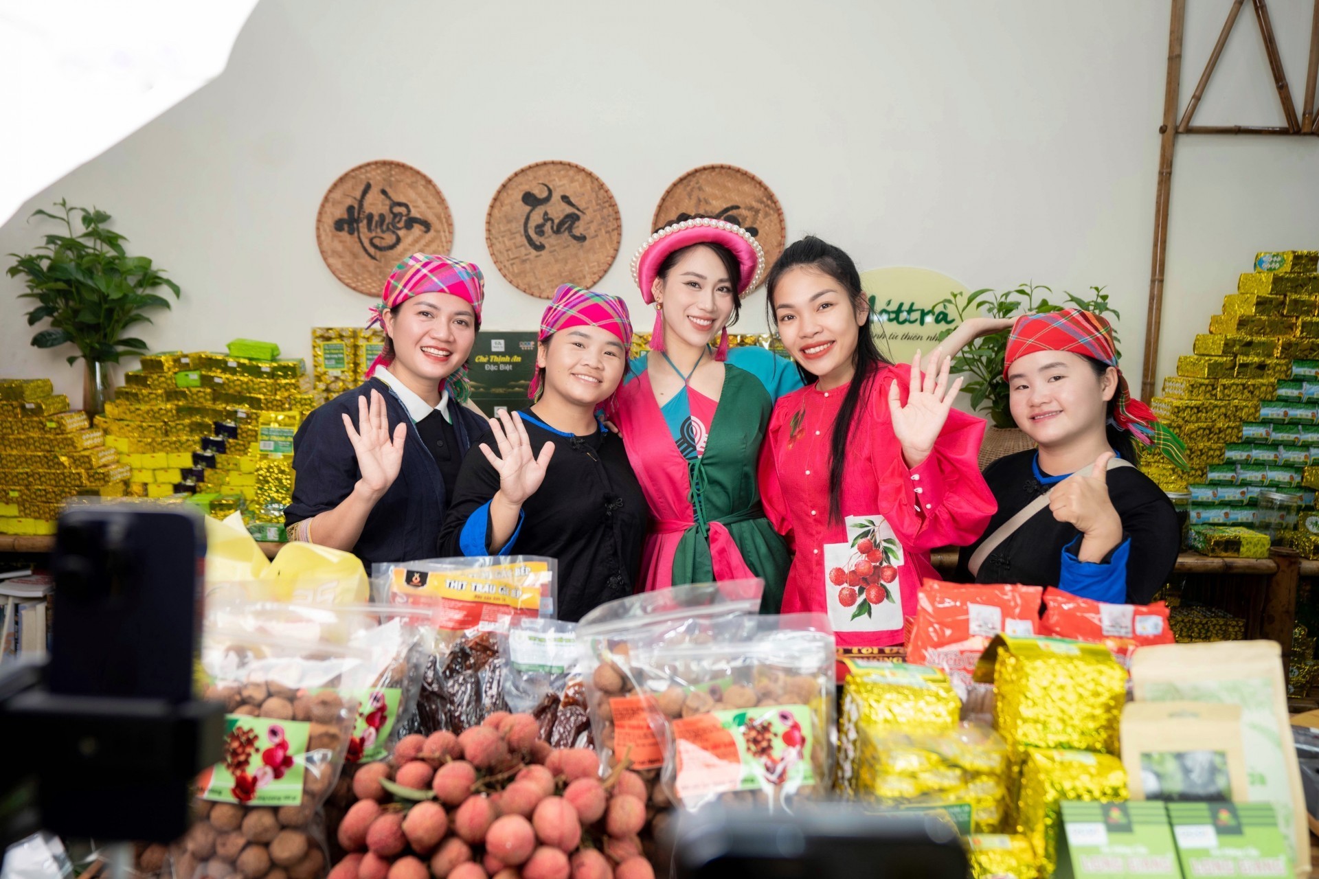 Tăng cường truyền thông cho sản phẩm OCOP: Chìa khóa nâng tầm thương hiệu Việt Tăng cường truyền thông cho sản phẩm OCOP: Chìa khóa nâng tầm thương hiệu Việt