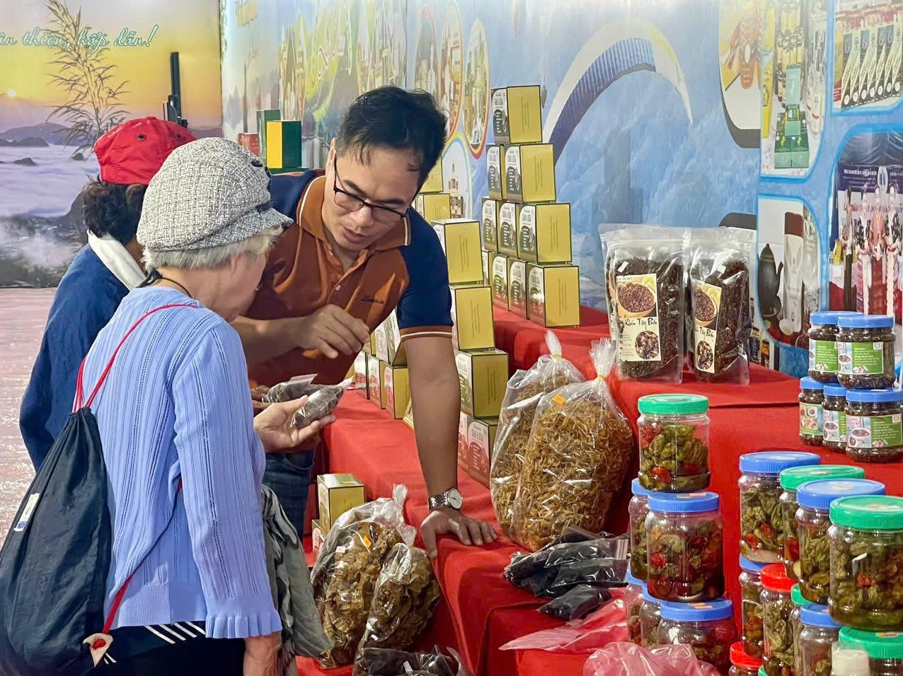 Muốn tăng giá trị, OCOP phải thành một phần của hành trình du lịch Muốn tăng giá trị, OCOP phải thành một phần của hành trình du lịch