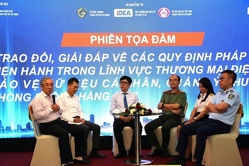 Cơ quan quản lý, doanh nghiệp công nghệ, cộng đồng sáng tạo nội dung cùng nhau thảo luận tìm kiếm giải pháp tháo gỡ khó khăn tại Hội nghị