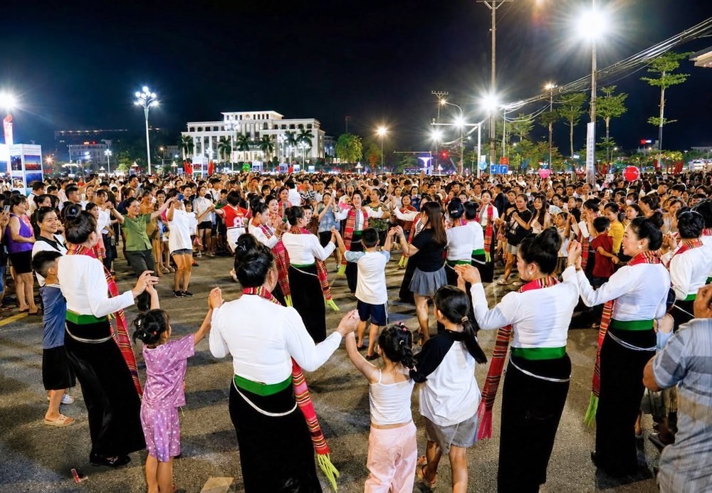 Phố đi bộ Yên Bái sôi động, mở rộng không gian trải nghiệm và quảng bá sản phẩm OCOP