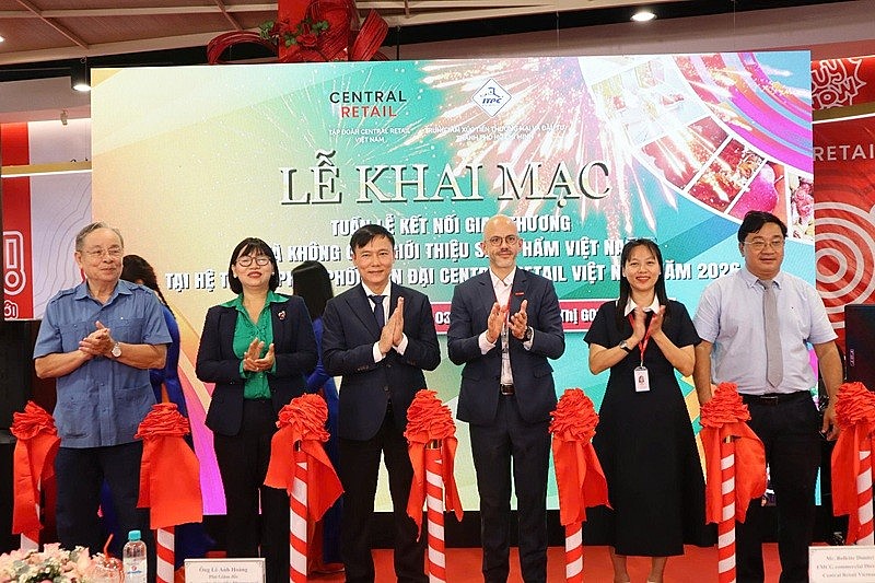 Khai mạc “Tuần lễ kết nối giao thương và không gian giới thiệu sản phẩm Việt Nam năm 2026”, tại Trung tâm Thương mại GO! An Lạc