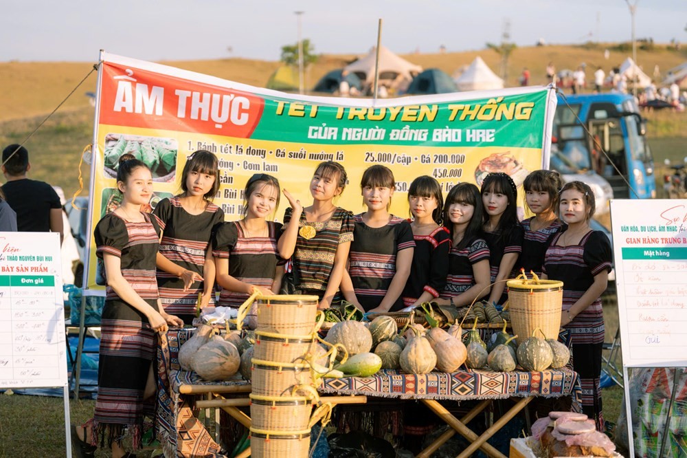 Bùi Hui - điểm hẹn giữa biển mây và sắc màu văn hóa Hrê