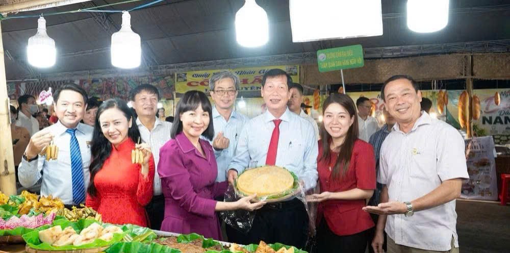 An Giang quy tụ hàng trăm loại bánh dân gian, quảng bá OCOP và đặc sản vùng miền An Giang quy tụ hàng trăm loại bánh dân gian, quảng bá OCOP và đặc sản vùng miền