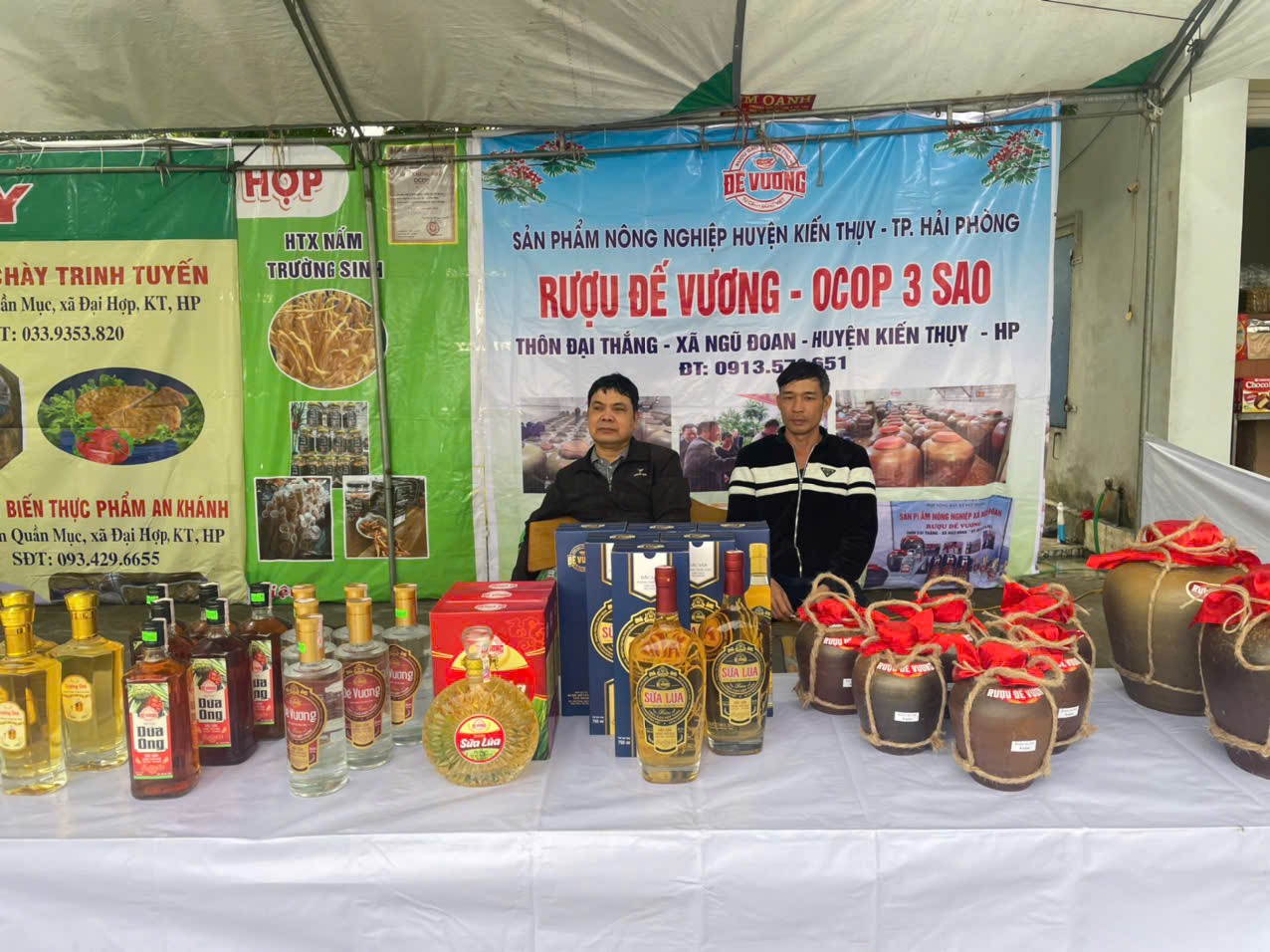 Sản phẩm Rượu Đế Vương được giới thiệu, quảng bá và bày bán tại các hội chợ thương mại, góp phần mở rộng thị trường và tiếp cận người tiêu dùng.