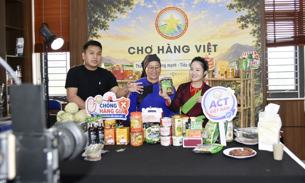 Chợ số mở lối cho nông sản OCOP đến gần người tiêu dùng Chợ số mở lối cho nông sản OCOP đến gần người tiêu dùng