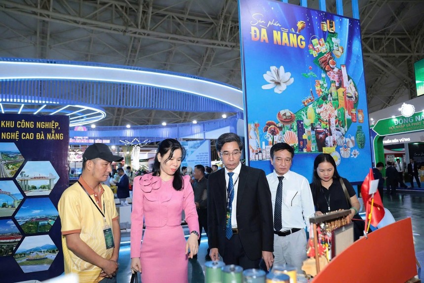 Không chỉ dừng lại ở một thương hiệu tiêu dùng an lành, Dana Trầm Hương đã trở thành “đại sứ văn hóa” kết nối sản vật địa phương với du khách trong và ngoài nước Không chỉ dừng lại ở một thương hiệu tiêu dùng an lành, Dana Trầm Hương đã trở thành “đại sứ văn hóa” kết nối sản vật địa phương với du khách trong và ngoài nước