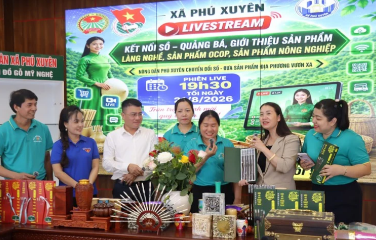 Lãnh đạo xã Hà Nội “lên sóng” bán sản phẩm OCOP, nông sản, doanh thu tăng hàng trăm triệu đồng Lãnh đạo xã Hà Nội “lên sóng” bán sản phẩm OCOP, nông sản, doanh thu tăng hàng trăm triệu đồng