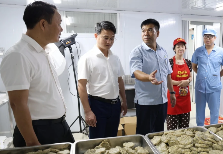 Lãnh đạo xã Hà Nội “lên sóng” bán sản phẩm OCOP, nông sản, doanh thu tăng hàng trăm triệu đồng Lãnh đạo xã Hà Nội “lên sóng” bán sản phẩm OCOP, nông sản, doanh thu tăng hàng trăm triệu đồng