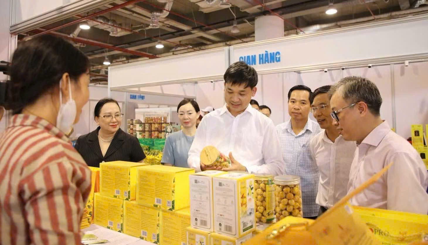 Quảng Ninh gấp rút hoàn thiện không gian OCOP, ẩm thực trước ngày hội lớn