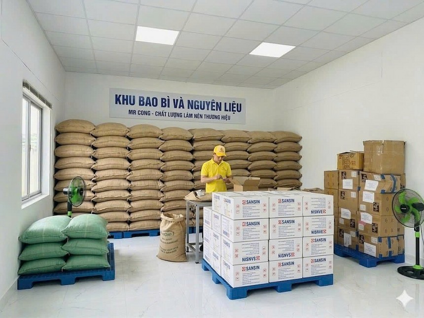 Giữa lúc không ít người chạy theo thị hiếu, Cà Phê Mộc Mr. Công vẫn kiên định tuyệt đối triết lý rang xay mộc 100%, quyết định “đặt cược” trọn uy tín vào hạt cà phê nguyên bản Giữa lúc không ít người chạy theo thị hiếu, Cà Phê Mộc Mr. Công vẫn kiên định tuyệt đối triết lý rang xay mộc 100%, quyết định “đặt cược” trọn uy tín vào hạt cà phê nguyên bản