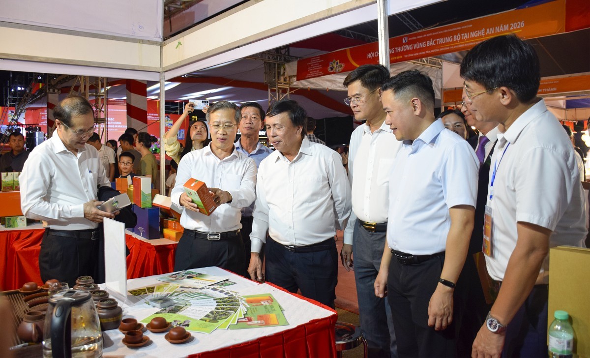 Hơn 220 gian hàng quy tụ sản phẩm OCOP đặc sản vùng miền tại Nghệ An