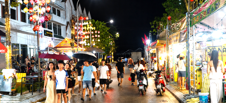 70 gian hàng đưa sản phẩm OCOP đến gần du khách dịp Festival Dân vũ tại Điện Biên