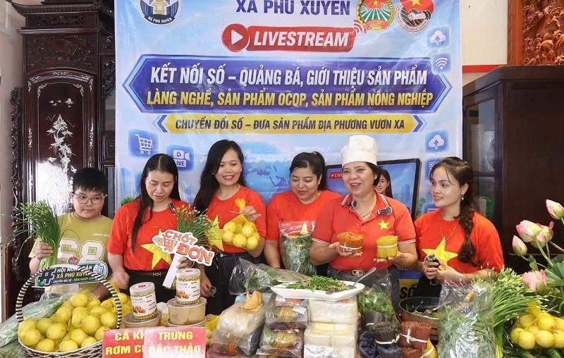 Phú Xuyên đẩy mạnh bán hàng qua livestream trên nền tảng số Phú Xuyên đẩy mạnh bán hàng qua livestream trên nền tảng số