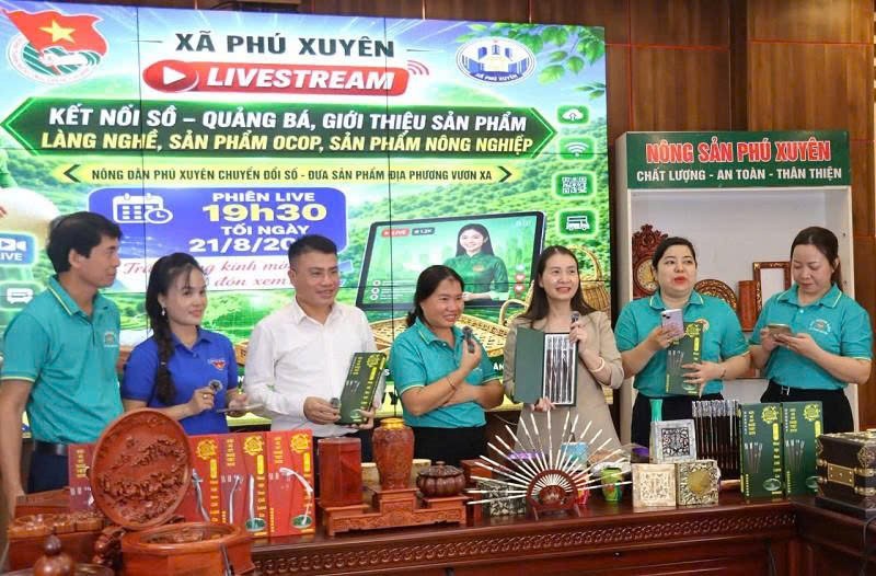 Phú Xuyên đẩy mạnh bán hàng qua livestream trên nền tảng số Phú Xuyên đẩy mạnh bán hàng qua livestream trên nền tảng số