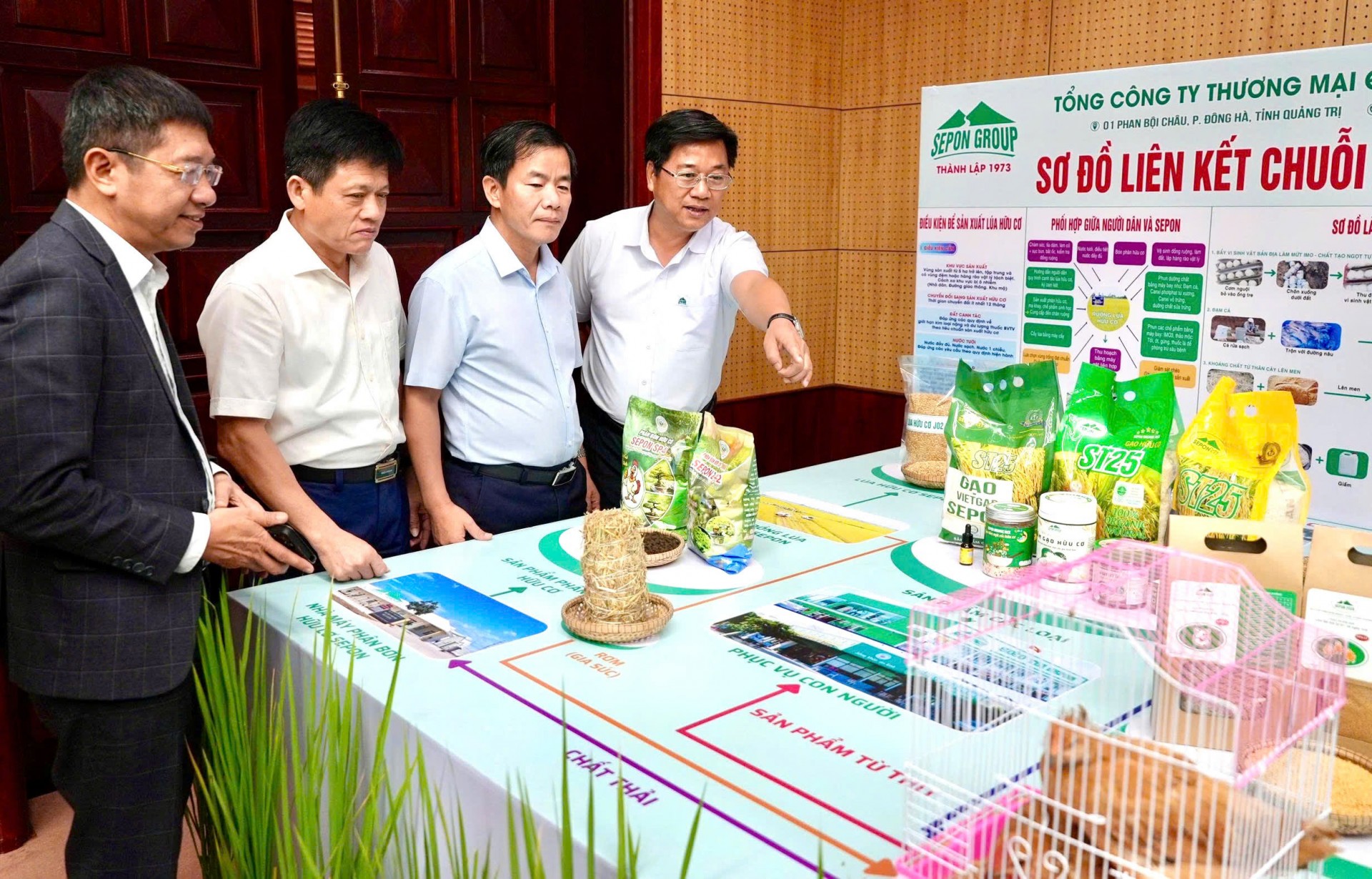 Chủ tịch Sepon Group Hồ Xuân Hiếu: Tư duy thợ máy trên cánh đồng hữu cơ Chủ tịch Sepon Group Hồ Xuân Hiếu: Tư duy thợ máy trên cánh đồng hữu cơ