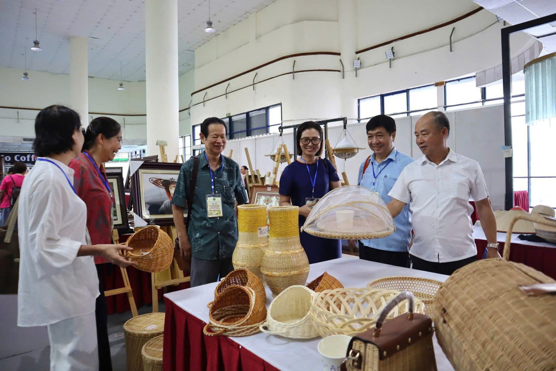 OCOP tiếp sức cho thương hiệu làng nghề, nâng vị thế hàng Việt OCOP tiếp sức cho thương hiệu làng nghề, nâng vị thế hàng Việt