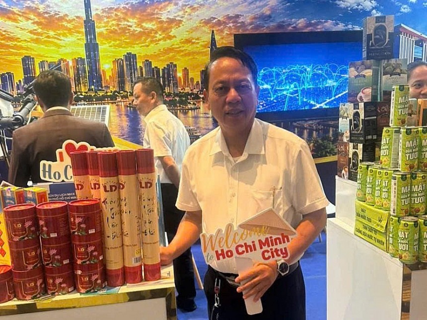  Ông Phan Bá Bảy, Giám đốc Công ty TNHH Hương Trầm Bảy Lương