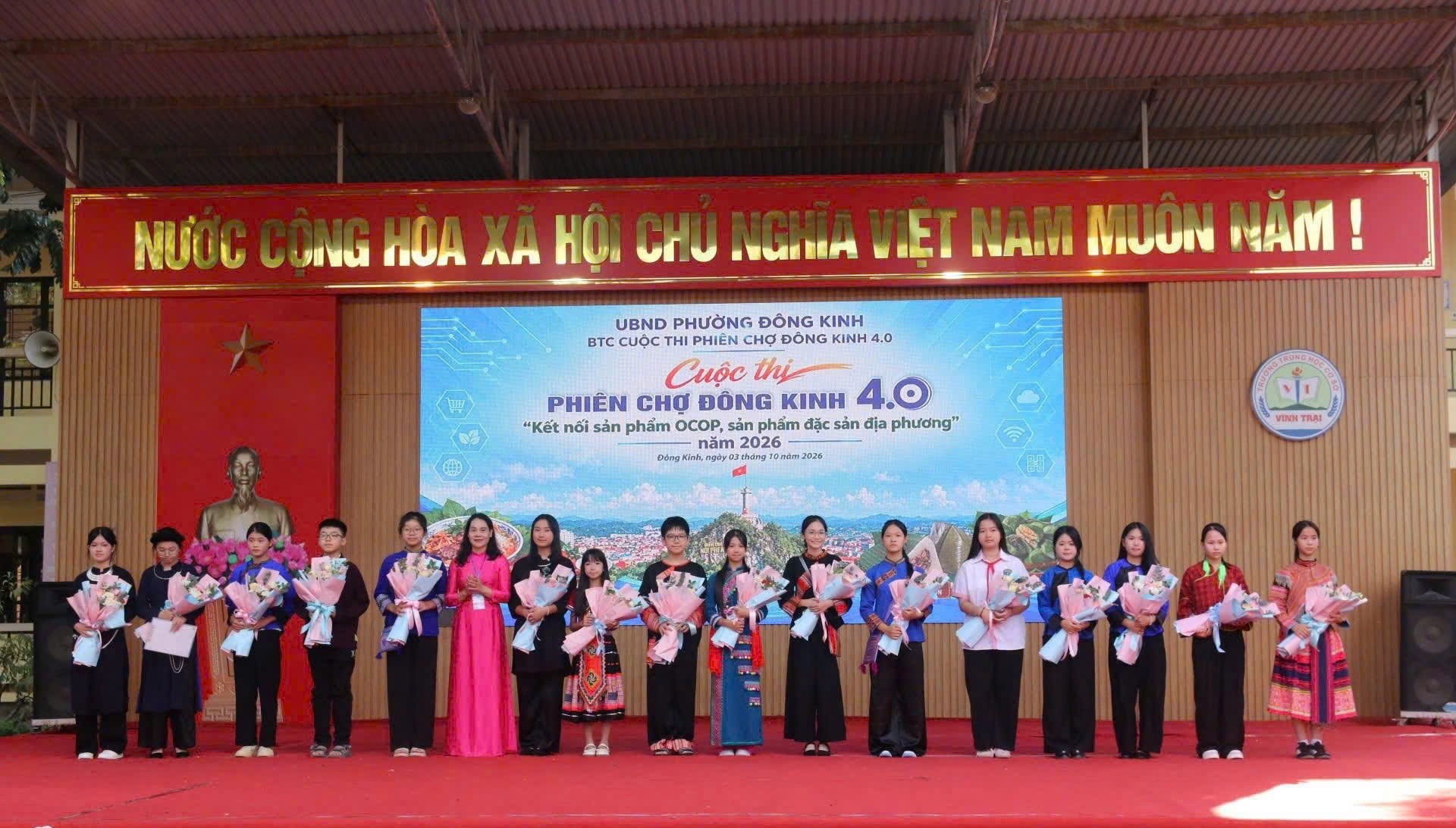 Phiên chợ Đông Kinh 4.0: Học sinh Lạng Sơn giới thiệu OCOP Phiên chợ Đông Kinh 4.0: Học sinh Lạng Sơn giới thiệu OCOP