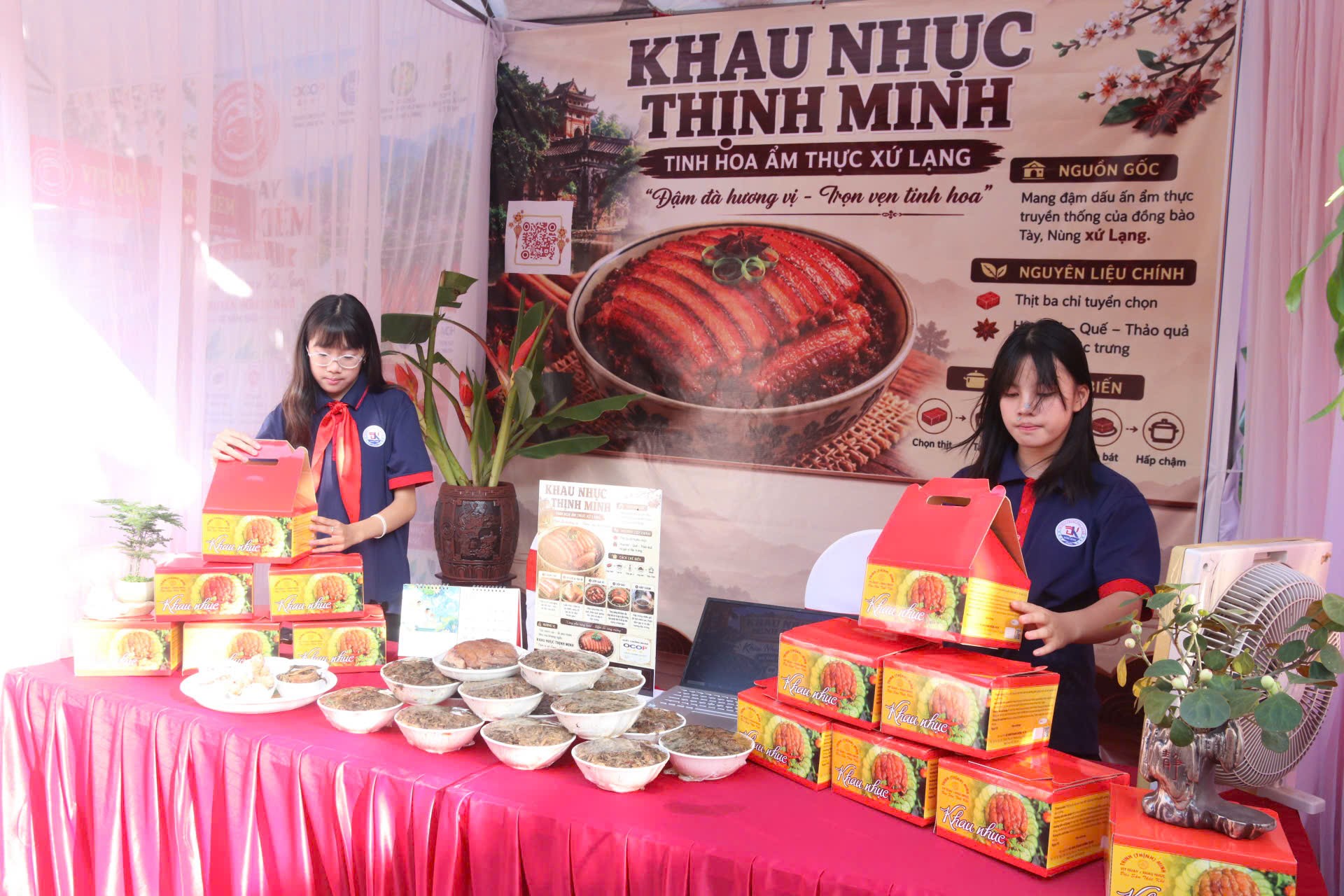 Phiên chợ Đông Kinh 4.0: Học sinh Lạng Sơn giới thiệu OCOP Phiên chợ Đông Kinh 4.0: Học sinh Lạng Sơn giới thiệu OCOP