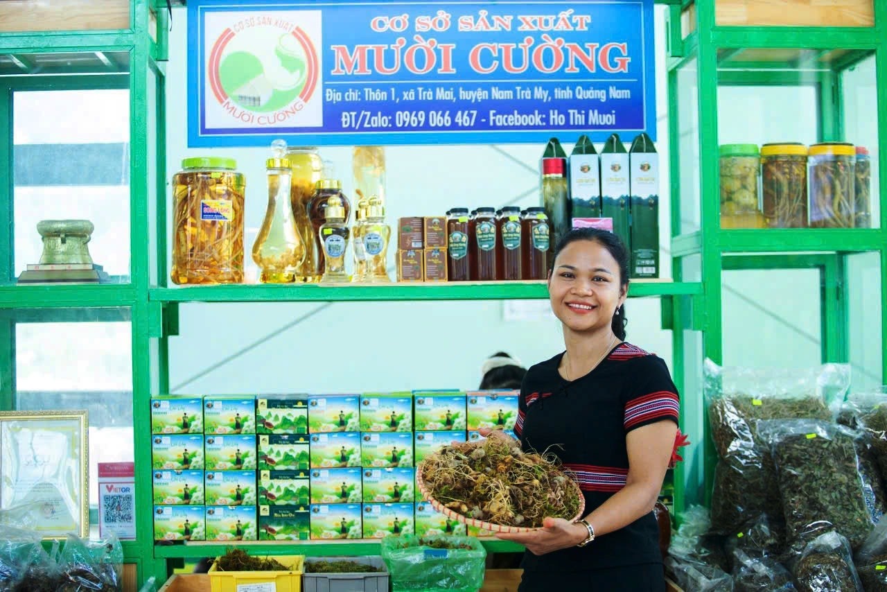 Nữ CEO người Ca Dong đưa OCOP ra thế giới Nữ CEO người Ca Dong đưa OCOP ra thế giới