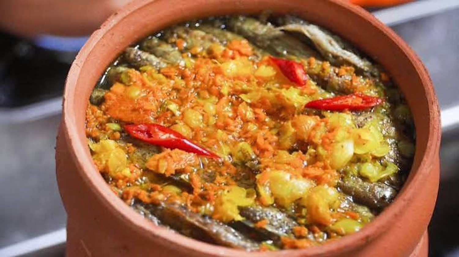 Cá còm kho tộ Lam Nhung: Đưa đặc sản xứ Nghệ vươn xa Cá còm kho tộ Lam Nhung: Đưa đặc sản xứ Nghệ vươn xa