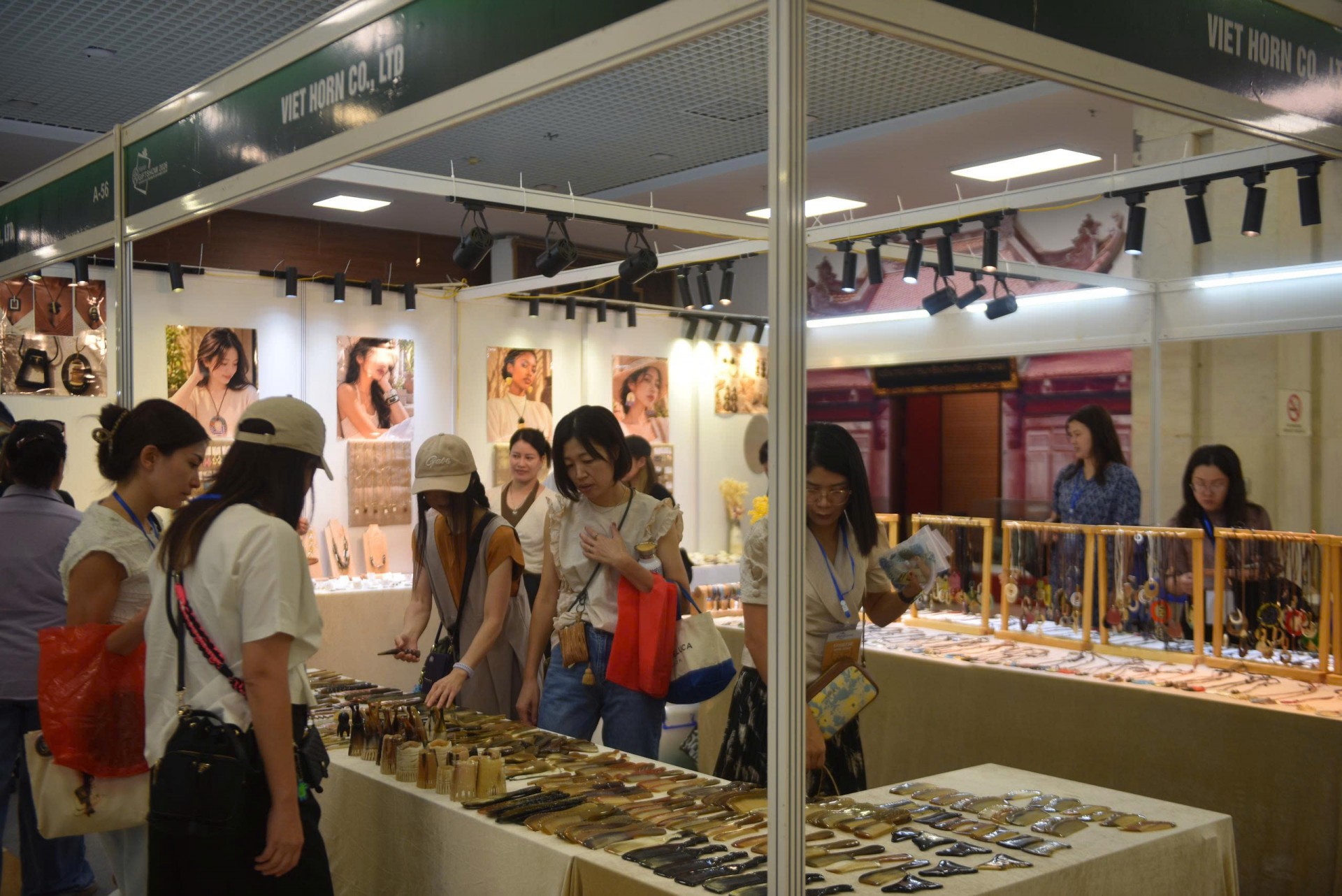 Khai mạc Hội chợ Hanoi Giftshow 2026 với 500 gian hàng thủ công mỹ nghệ Khai mạc Hội chợ Hanoi Giftshow 2026 với 500 gian hàng thủ công mỹ nghệ