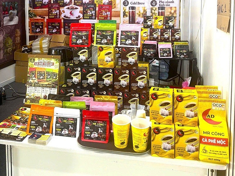 Công Ty TNHH TM DV XK Cà Phê Mộc Mr Công hiện có 2 sản phẩm đạt chứng nhận OCOP đạt 3 sao tại TP. Đồng Nai, tập trung vào dòng cà phê rang xay nguyên chất và cà phê túi lọc