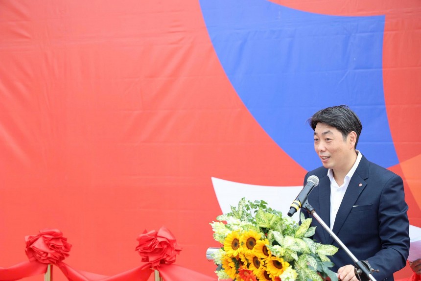 Ông Lee Yong Ho, Giám đốc Cấp cao Trung tâm sản phẩm của LOTTE MART Việt Nam Ông Lee Yong Ho, Giám đốc Cấp cao Trung tâm sản phẩm của LOTTE MART Việt Nam