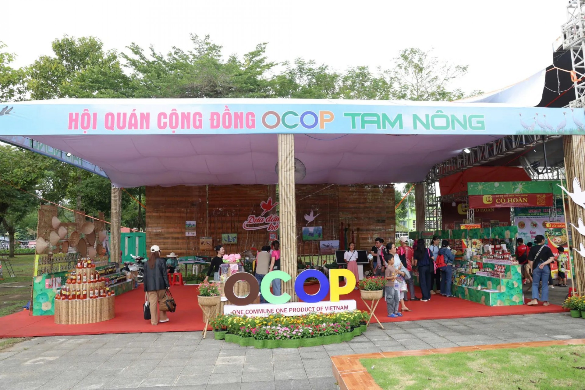 Đồng Tháp giới thiệu sản phẩm OCOP, ẩm thực tại Giải VPBank Đất Sen hồng Music Marathon 2026