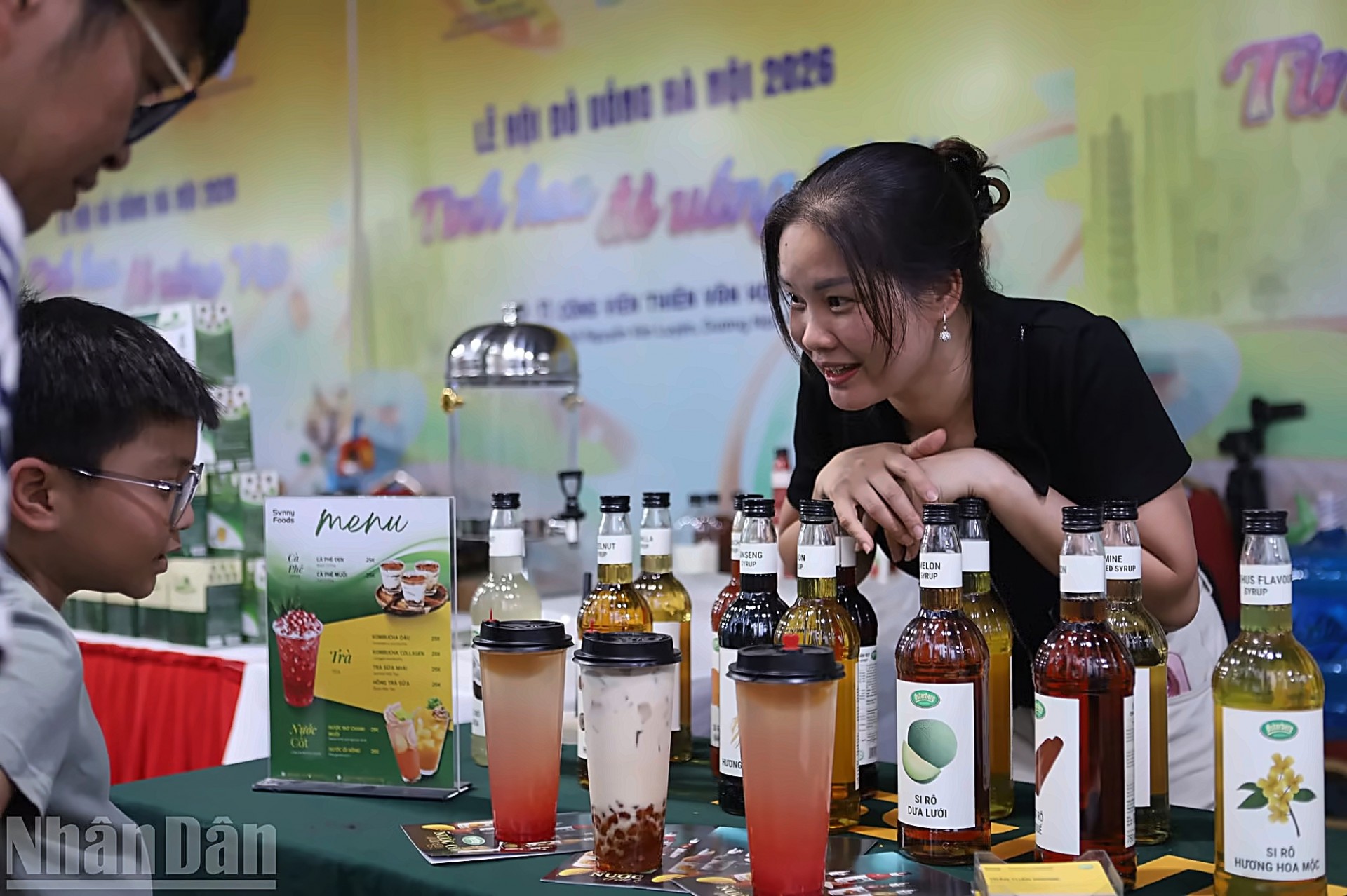 Hương trà sen giữa lòng đô thị phía Tây Hương trà sen giữa lòng đô thị phía Tây