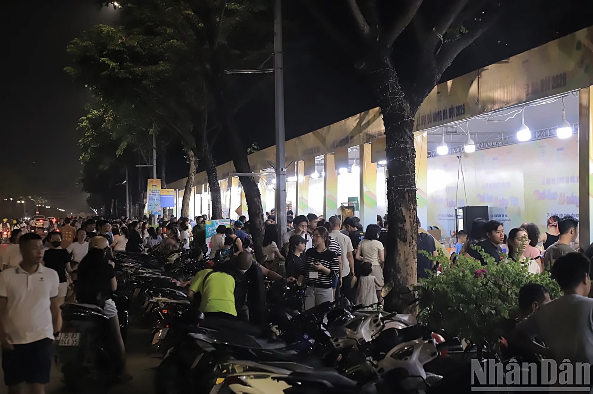 Hương trà sen giữa lòng đô thị phía Tây Hương trà sen giữa lòng đô thị phía Tây