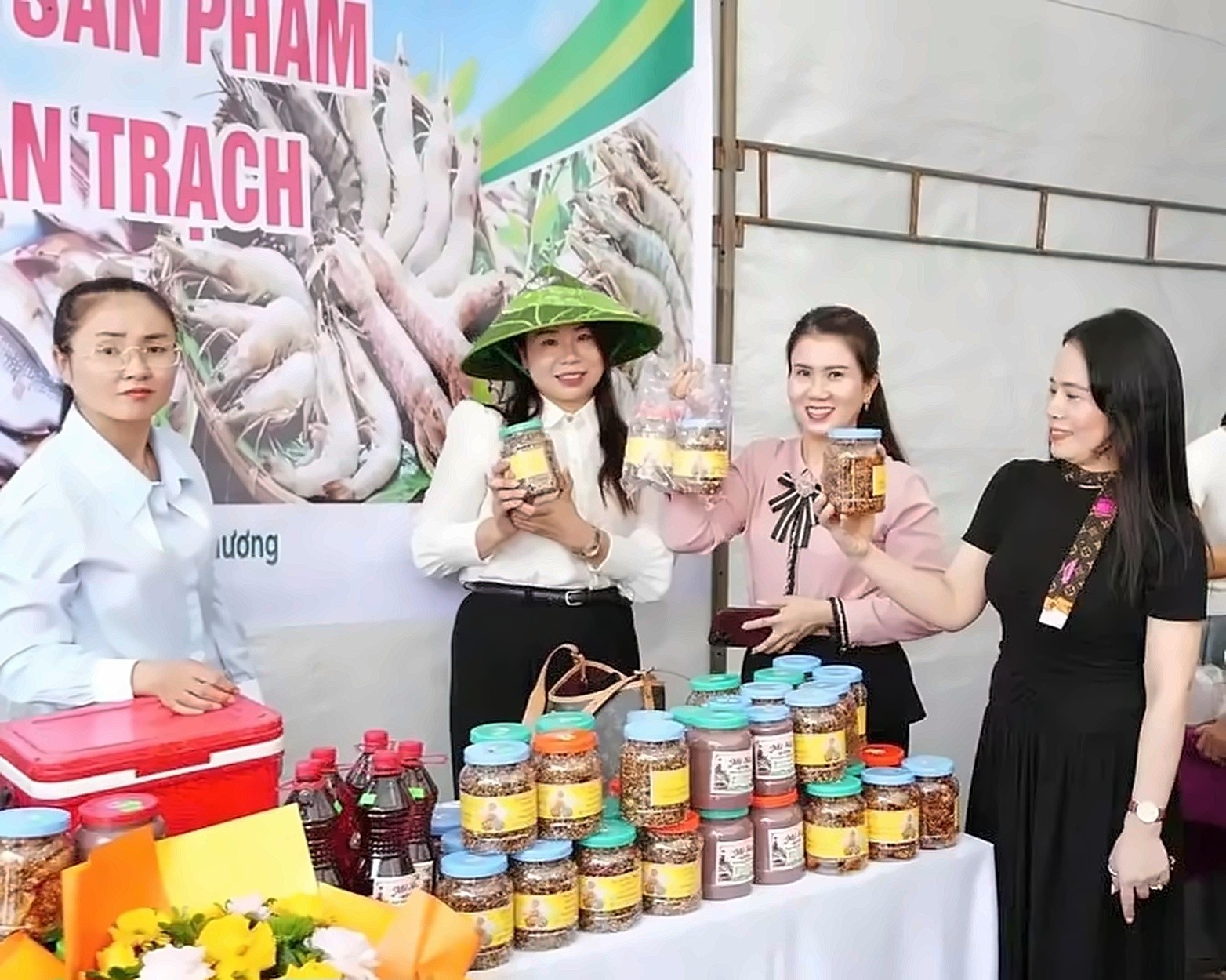 Nam Trạch đưa nông sản OCOP lên livestream