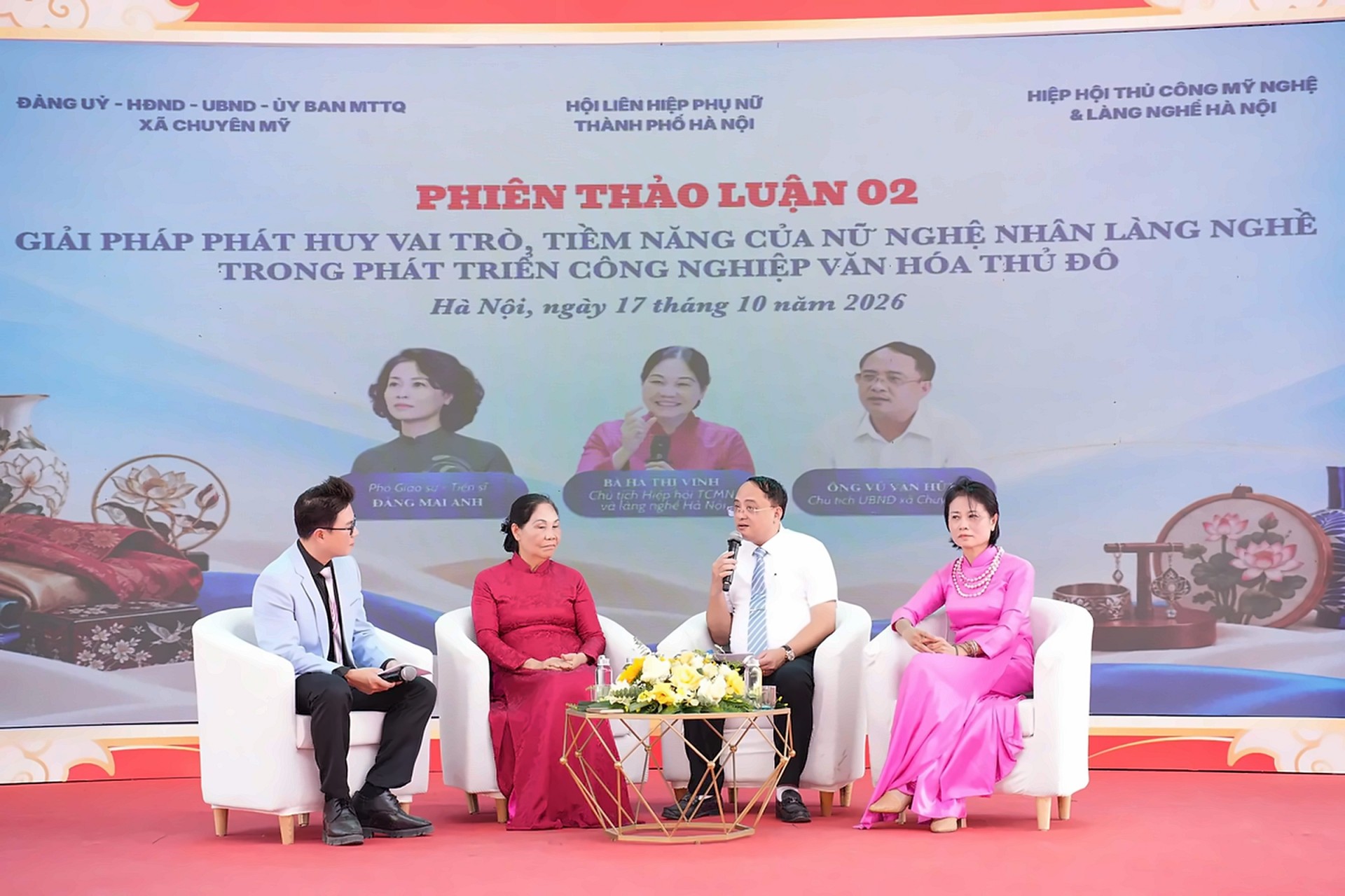 Nữ nghệ nhân Hà Nội đưa làng nghề lên không gian số
