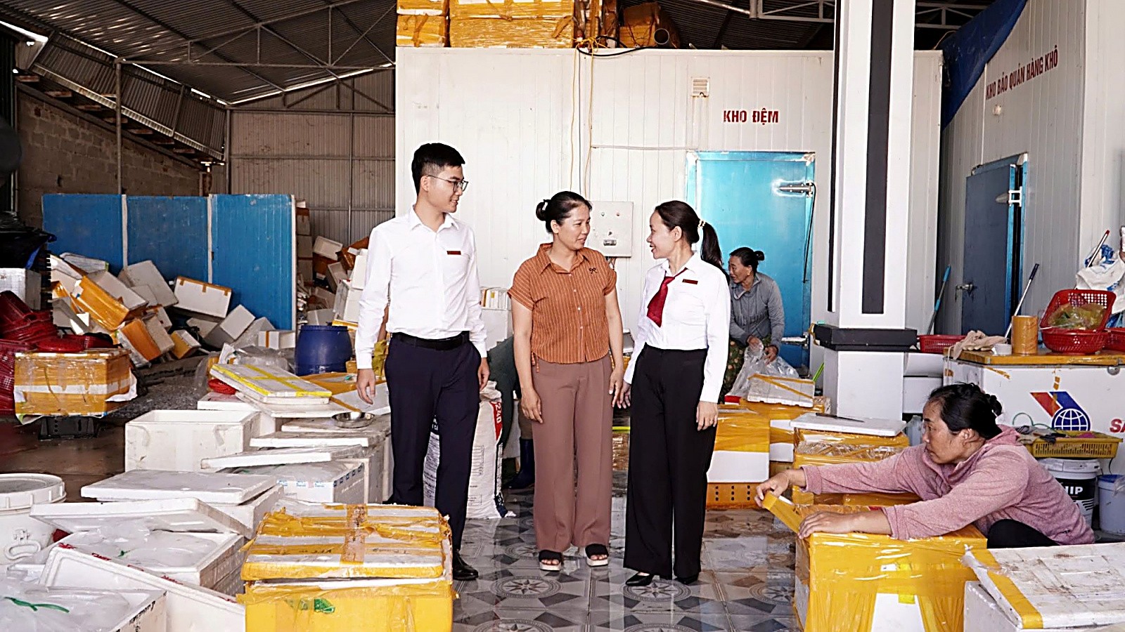 Nữ giám đốc HTX ở Quảng Trị đưa thủy hải sản lên chuẩn OCOP Nữ giám đốc HTX ở Quảng Trị đưa thủy hải sản lên chuẩn OCOP