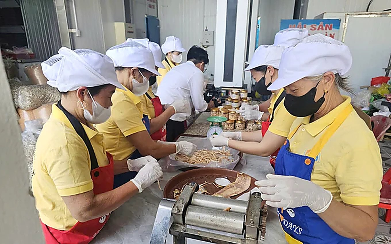 Nữ giám đốc HTX ở Quảng Trị đưa thủy hải sản lên chuẩn OCOP Nữ giám đốc HTX ở Quảng Trị đưa thủy hải sản lên chuẩn OCOP