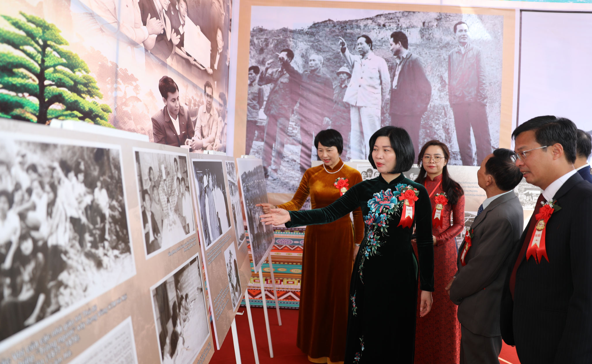 Lãnh đạo Lâm Đồng, Hà Nội tham quan triển lãm 50 năm và sản phẩm OCOP Lãnh đạo Lâm Đồng, Hà Nội tham quan triển lãm 50 năm và sản phẩm OCOP