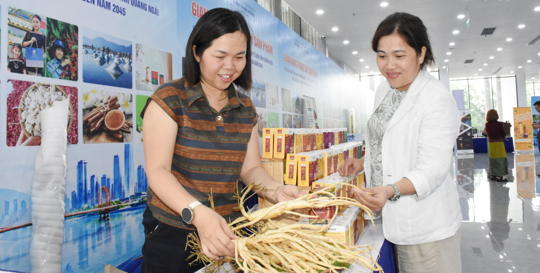 160 sản phẩm OCOP Quảng Ngãi “trình làng” bên lề hội thảo kinh tế nông nghiệp, kinh tế biển 160 sản phẩm OCOP Quảng Ngãi “trình làng” bên lề hội thảo kinh tế nông nghiệp, kinh tế biển
