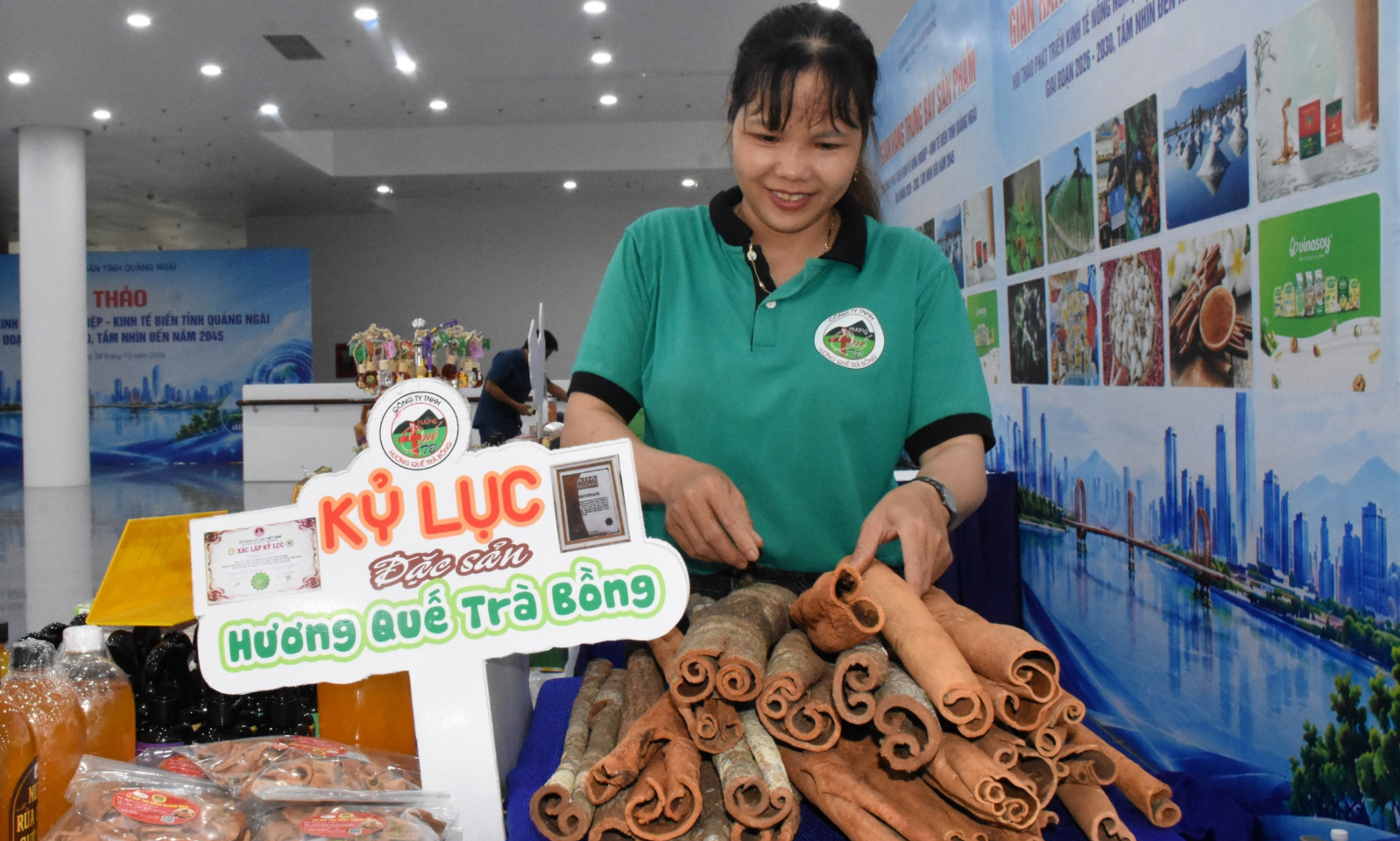 160 sản phẩm OCOP Quảng Ngãi “trình làng” bên lề hội thảo kinh tế nông nghiệp, kinh tế biển 160 sản phẩm OCOP Quảng Ngãi “trình làng” bên lề hội thảo kinh tế nông nghiệp, kinh tế biển