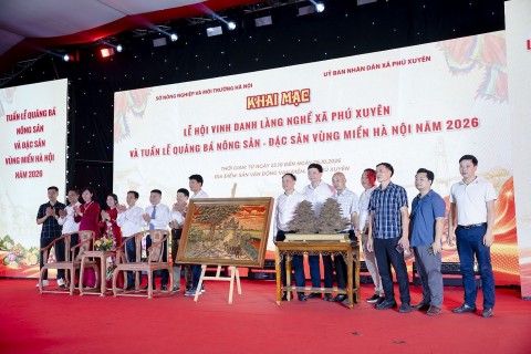 100 gian hang ket noi nong san dac san tai le hoi lang nghe phu xuyen