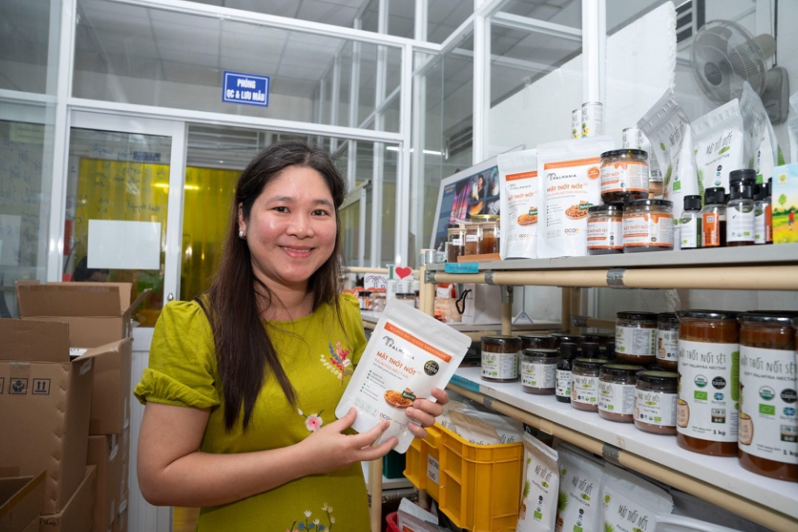 Cô gái Khmer giữ nghề thốt nốt ở Tri Tôn Cô gái Khmer giữ nghề thốt nốt ở Tri Tôn
