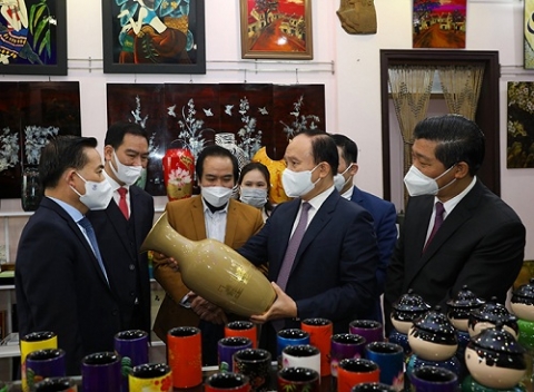 chu tich hdnd tp ha noi nguyen ngoc tuan tao dieu kien thuan loi dua san pham lang nghe ngay cang vuon xa